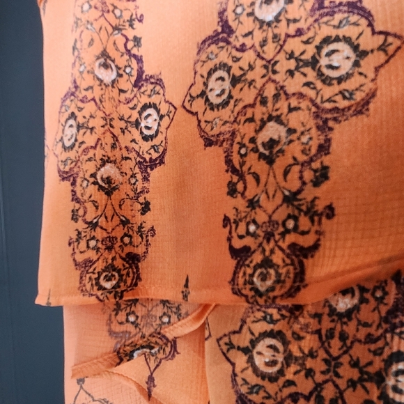 Merona Shrink resistant flowy top - Picture 8 of 9